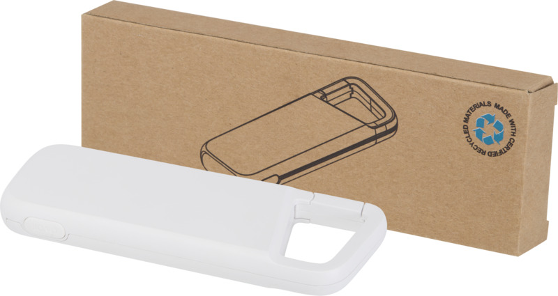 „Alkes“ 5000 mAh, 12 W, pagamintas iš perdirbto plastiko, atsparus vandeniui išorinis akumuliatorius su karabinu
