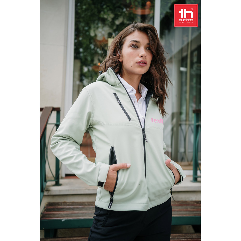 THC ZAGREB WOMEN. Moteriška „softshell“ striukė su nuimamu gobtuvu ir apvalintu nugaros kraštu