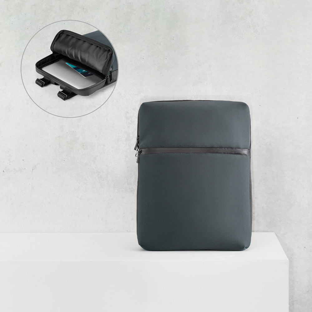 „URBAN BACKPACK“. 14 colių nešiojamojo kompiuterio kuprinė iš „soft shell“ ir brezentinės medžiagos