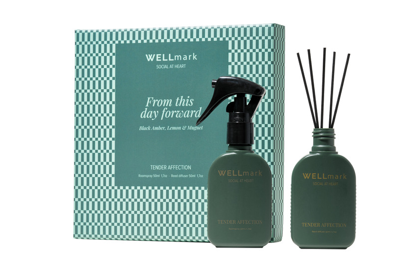 „Wellmark Tender Affection“ 50 ml kambario purškiklio ir 50 ml difuzoriaus dovanų rinkinys