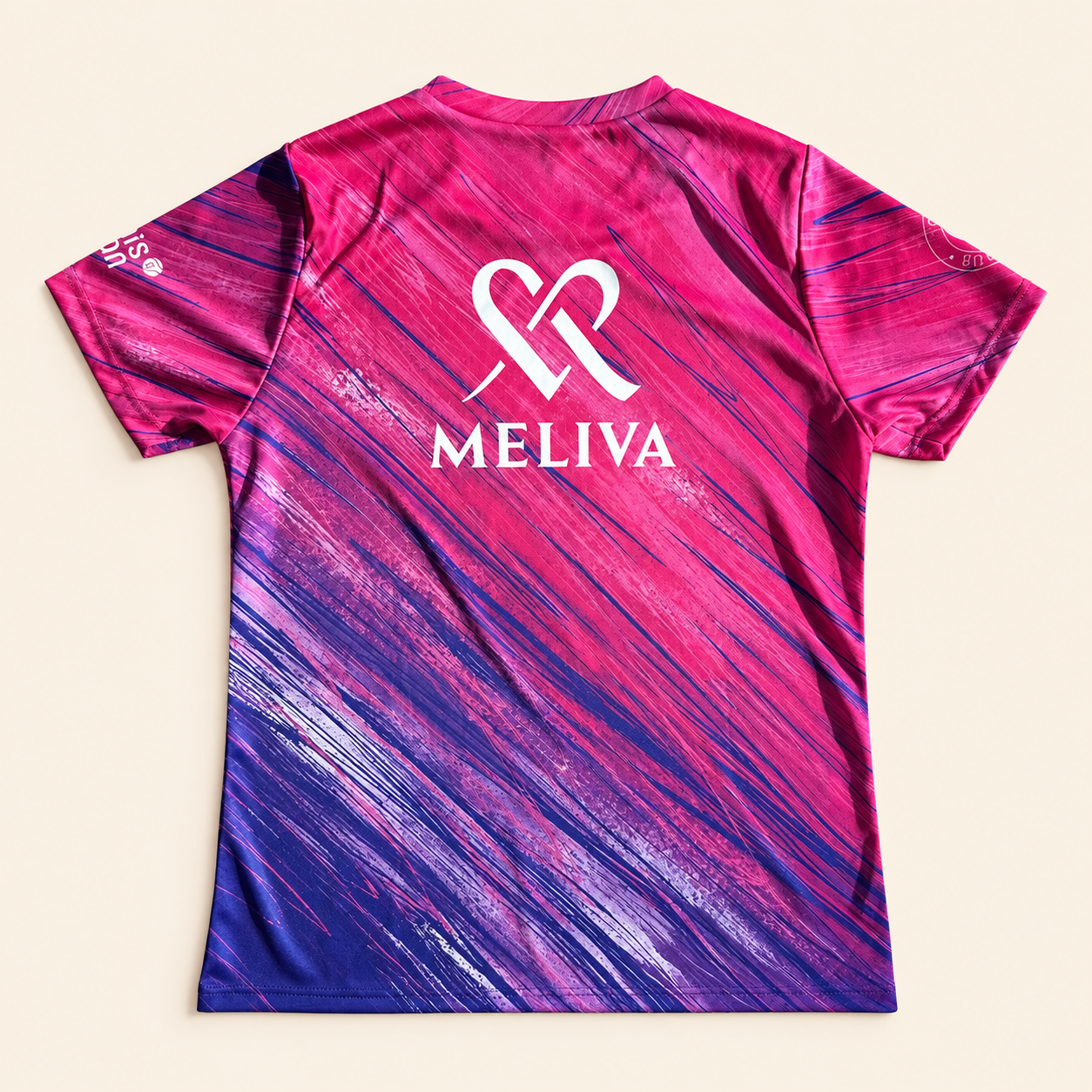 Ryškūs rožiniai „Meliva“ marškinėliai su logotipu kreminiame fone